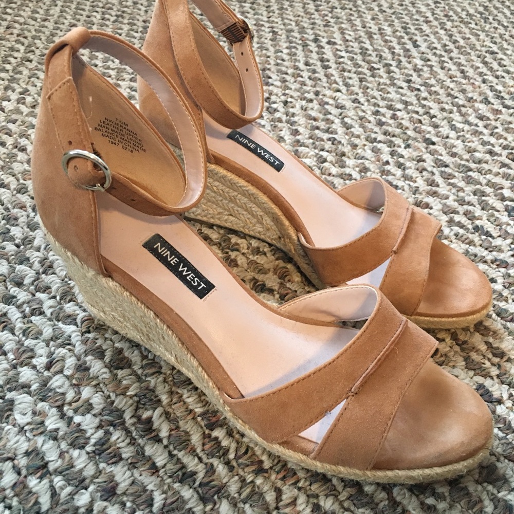 Nine West neutral wedges size 7.5